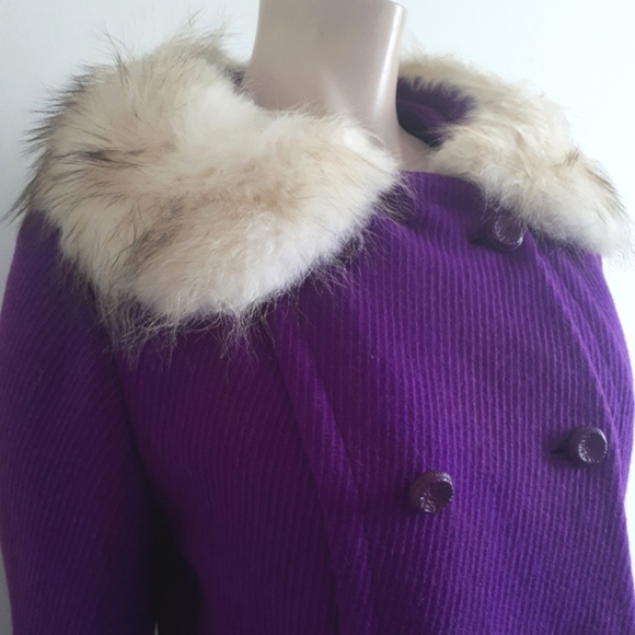 VTG | Winter Topcoat with Fur Collar - Picture 6 of 16
